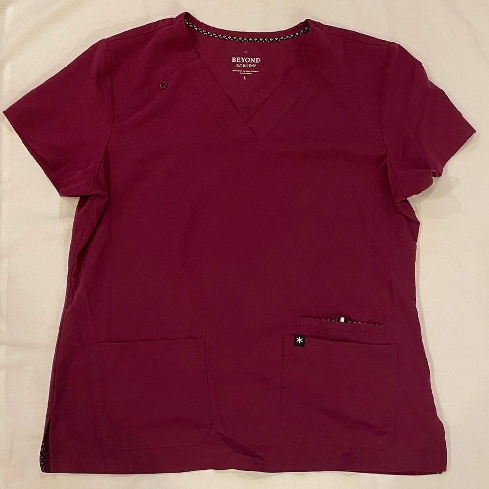 Beyond Scrubs Burgundy Short Sleeve Top Size L